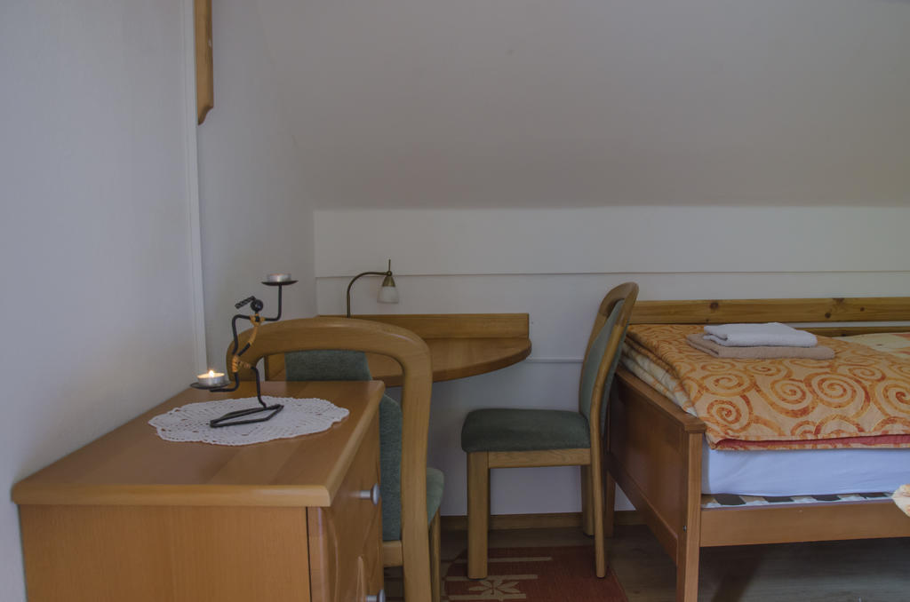 Miskar Rooms Cerknica Room photo