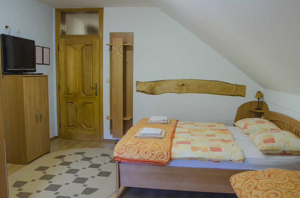 Miskar Rooms Cerknica Room photo