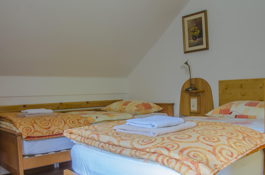 Miskar Rooms Cerknica Exterior photo